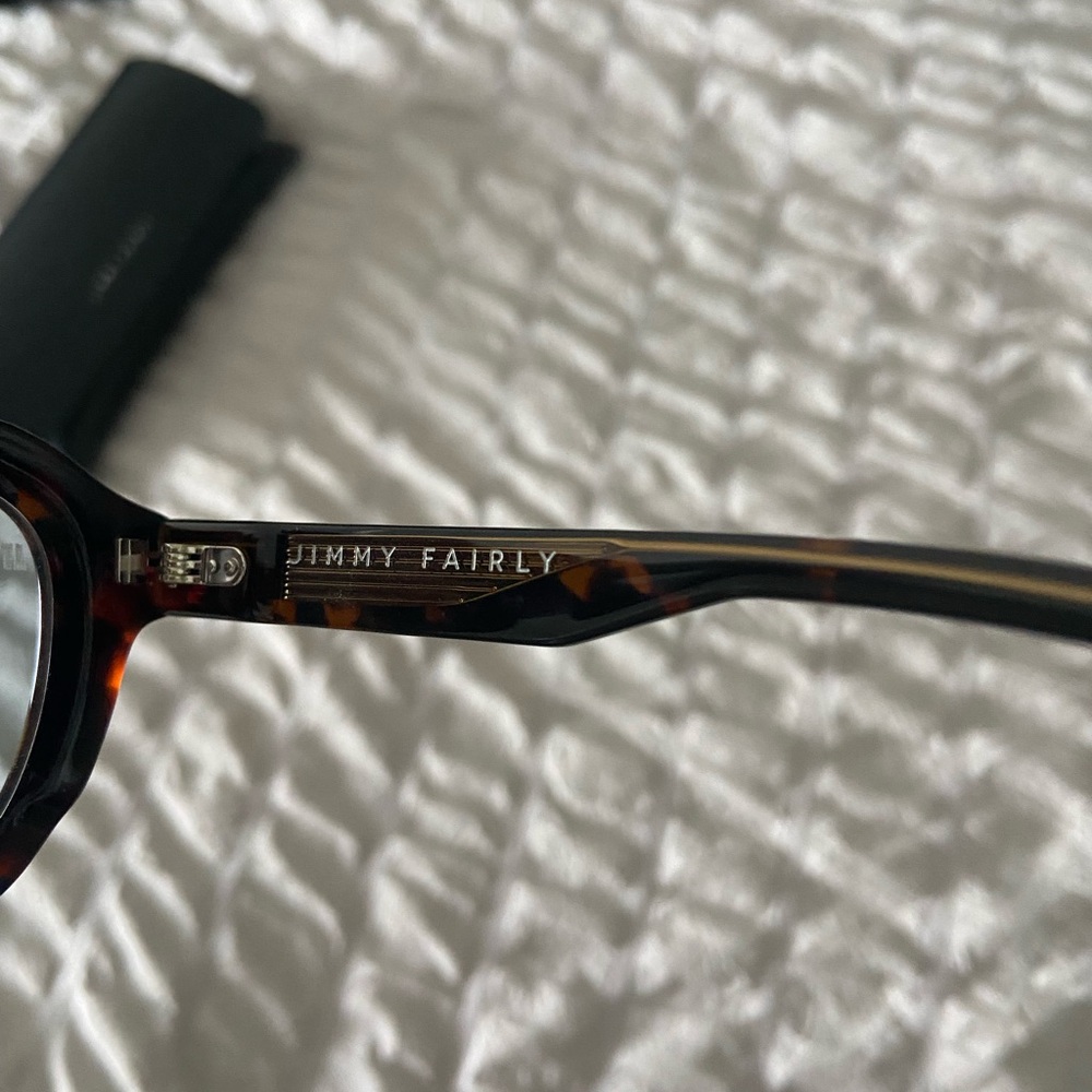 Elegant Tortoise Shell Glasses - image 5